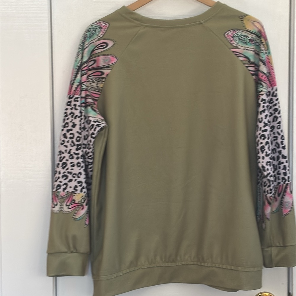 Colorful Bohemian Patterned Women's Top with animal print - size 2XL - Picture 5 of 7